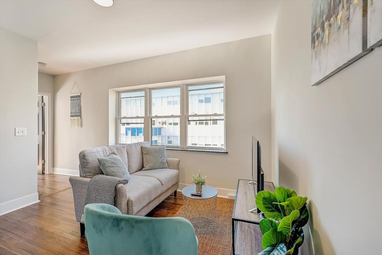 Frontdesk 2622 Victory Pkwy Apts